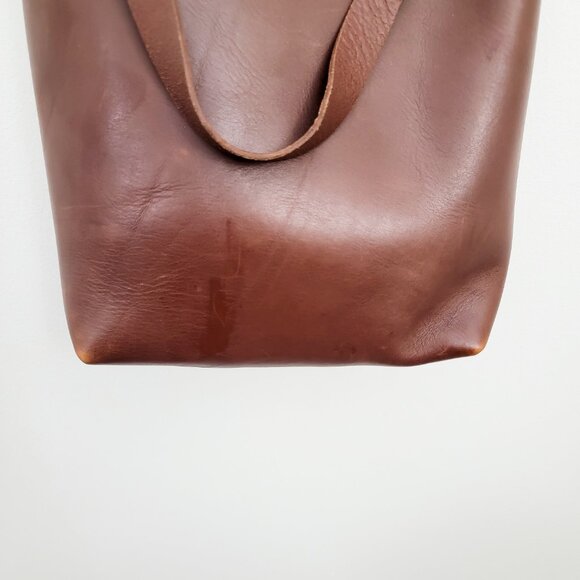 Madewell The Transport Bucket Bag in Soft Mahogany - Picture 4 of 11